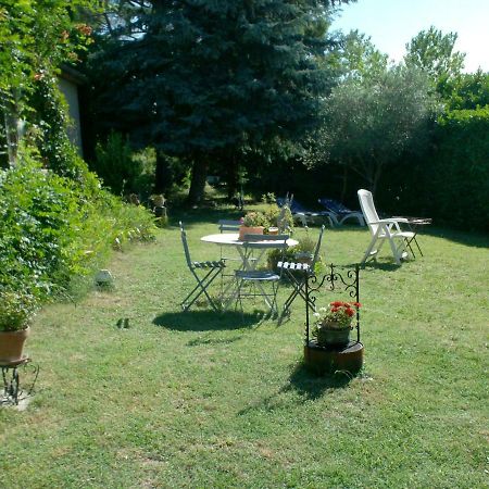 L'Oustalet Apartment La Tour-dʼAigues Екстериор снимка