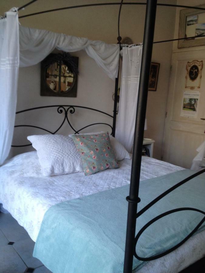 L'Oustalet Apartment La Tour-dʼAigues Екстериор снимка