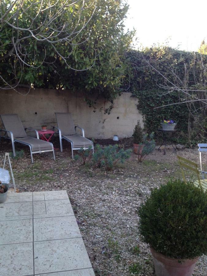 L'Oustalet Apartment La Tour-dʼAigues Екстериор снимка