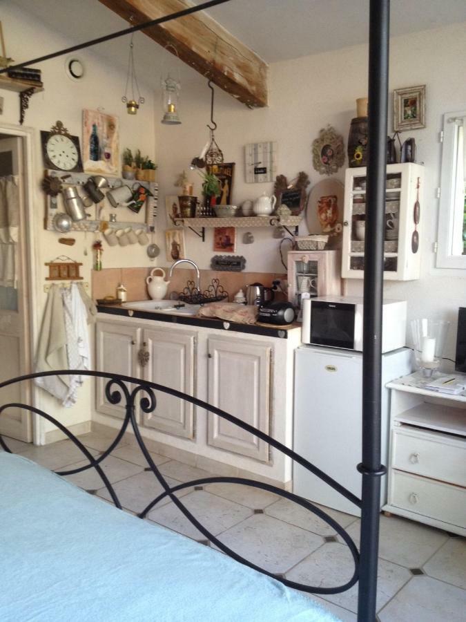 L'Oustalet Apartment La Tour-dʼAigues Екстериор снимка
