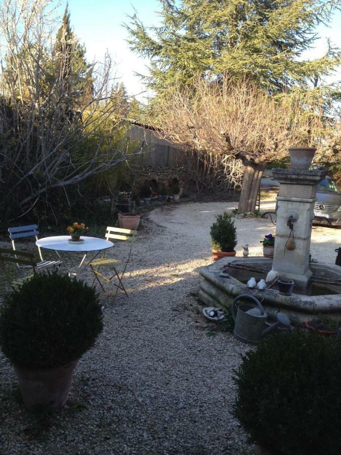 L'Oustalet Apartment La Tour-dʼAigues Екстериор снимка