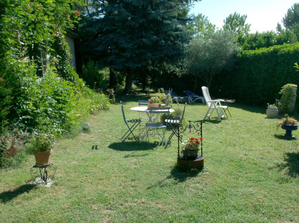 L'Oustalet Apartment La Tour-dʼAigues Екстериор снимка
