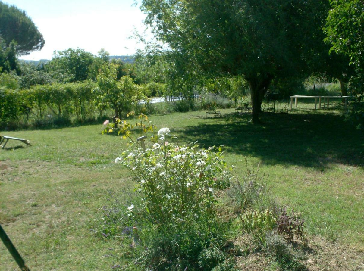 L'Oustalet Apartment La Tour-dʼAigues Екстериор снимка