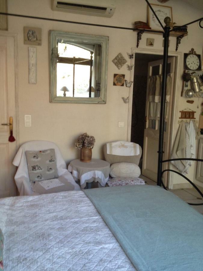 L'Oustalet Apartment La Tour-dʼAigues Екстериор снимка